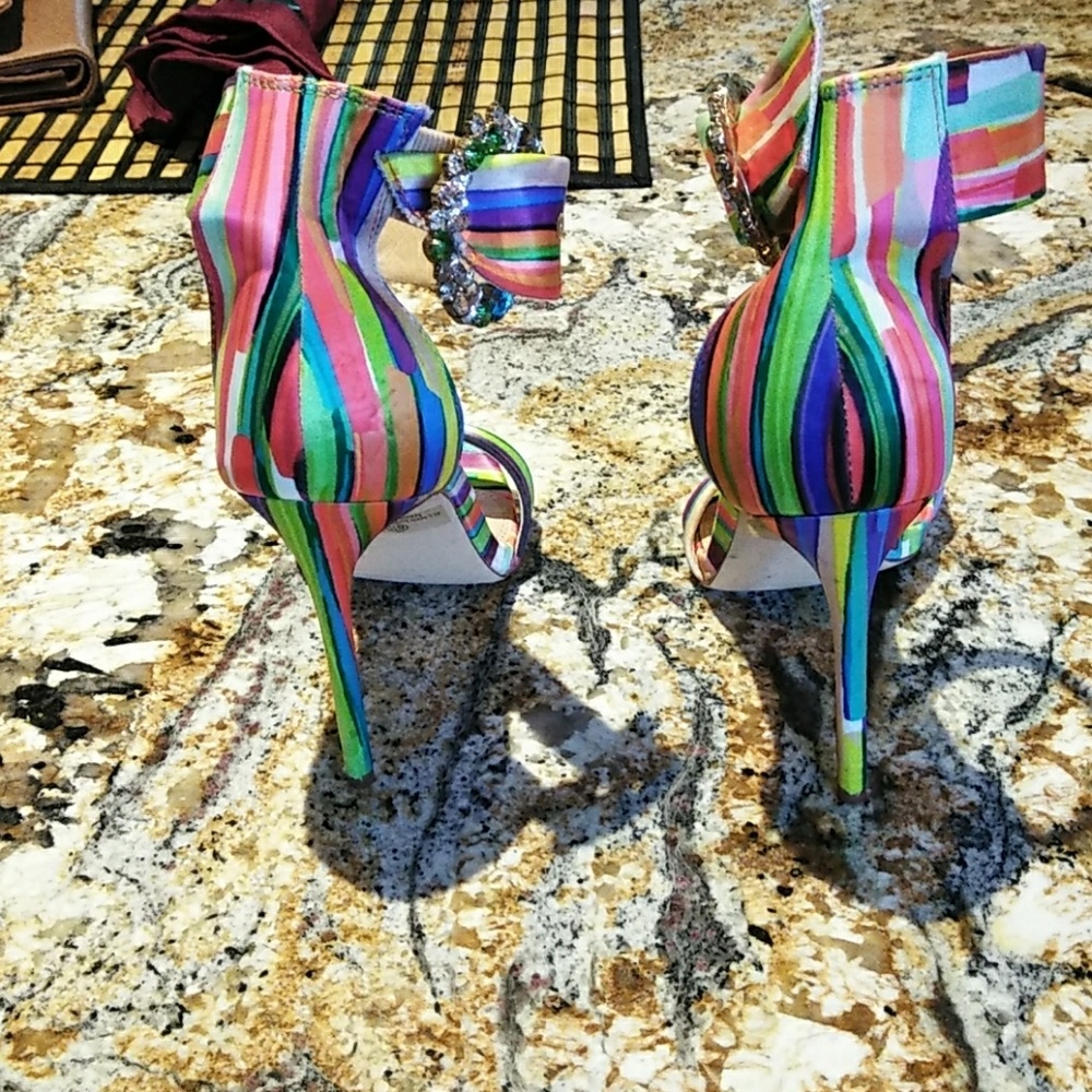 Shoes - Picture 4 of 4